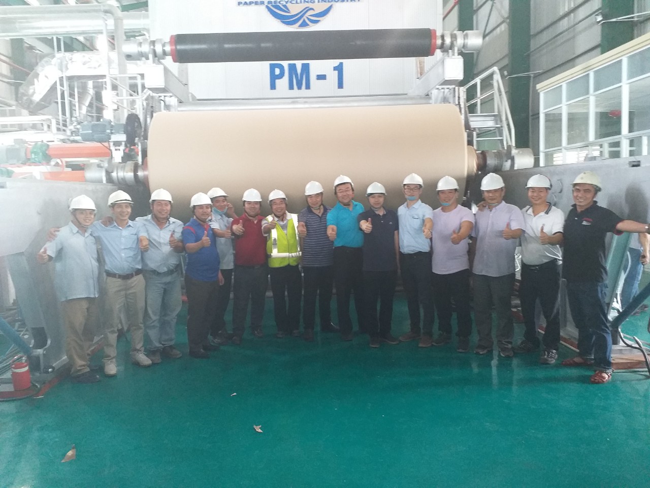 2020年12月，越南魁源紙業(yè)4000/550箱板紙順利開(kāi)機(jī)出紙